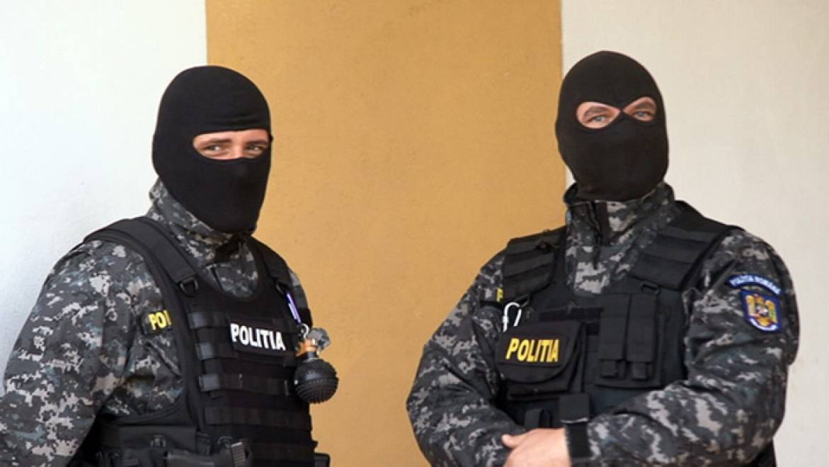 Polițiștii sibieni au făcut trei descinderi în această dimineață la hoți din locuințe