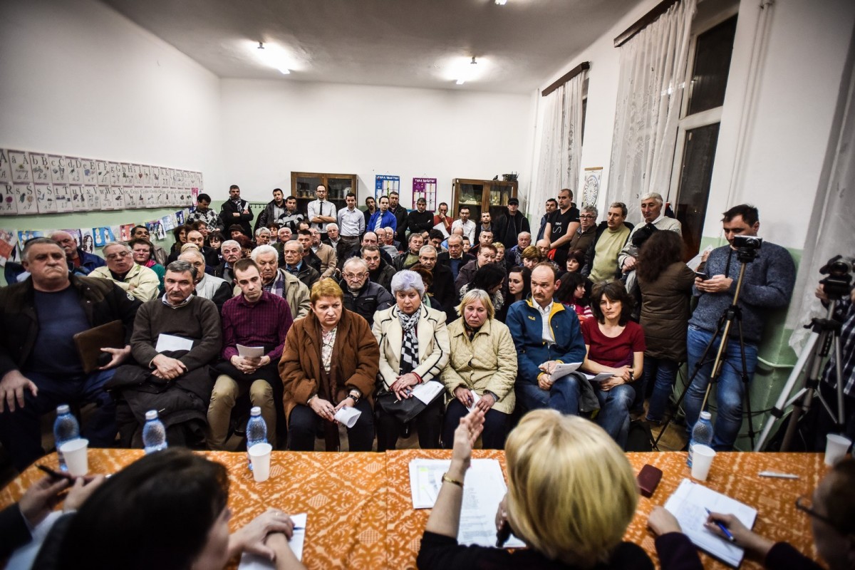 Precampanie cu întâlniri, cafea și filme
