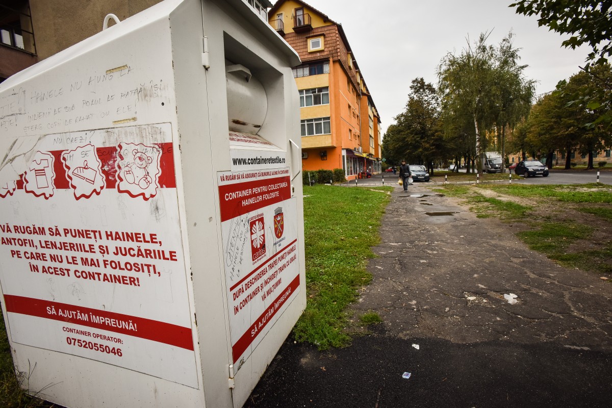 Containerele Caritas din Sibiu. 90 de tone de haine colectate în ultimul an