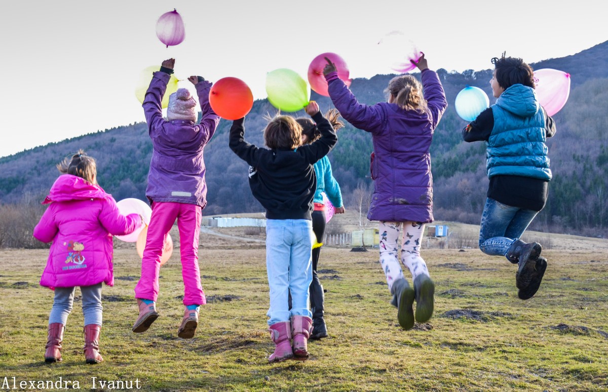 Se caută asistenți maternali la Sibiu. Cine este eligibil
