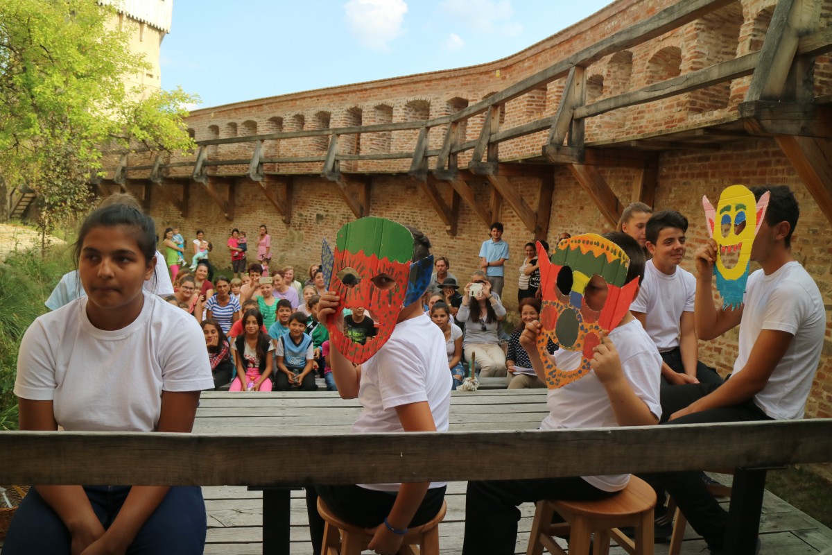 „Fata moșului și fata babei“, reinterpretat la Mălâncrav. Educație cultural-artistică în satele marginalizate