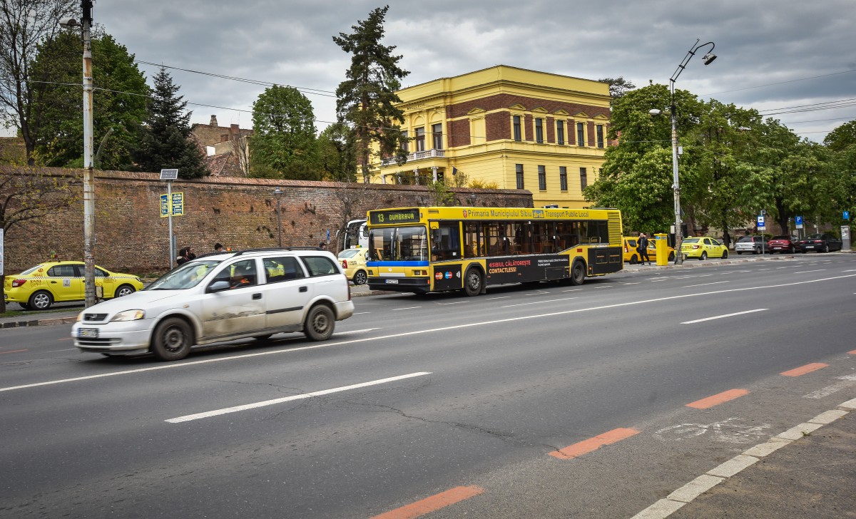 Reacția conducerii la articolul ”Realitatea din Tursib…”: Vechimea medie a parcului auto este de 14 ani. Salariul unui șofer ajunge și la 2646 de lei