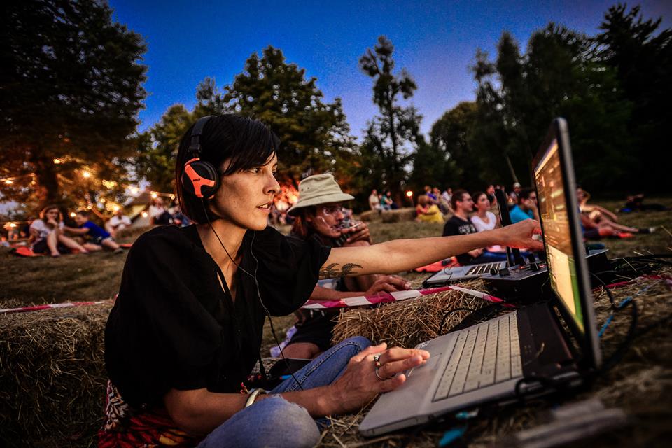 Coralie de Gonzaga. Artista care a renunțat la Franța pentru a-și urma inima la Sibiu