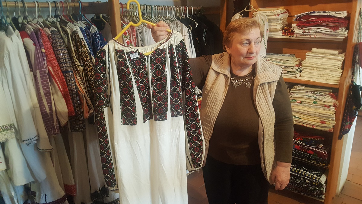 1.400 de lei, bucata. Prețul unui costum popular autentic la Sibiu