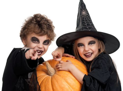 Costumațiile preferate ale copiilor de Halloween. Zânele și pirații în topuri