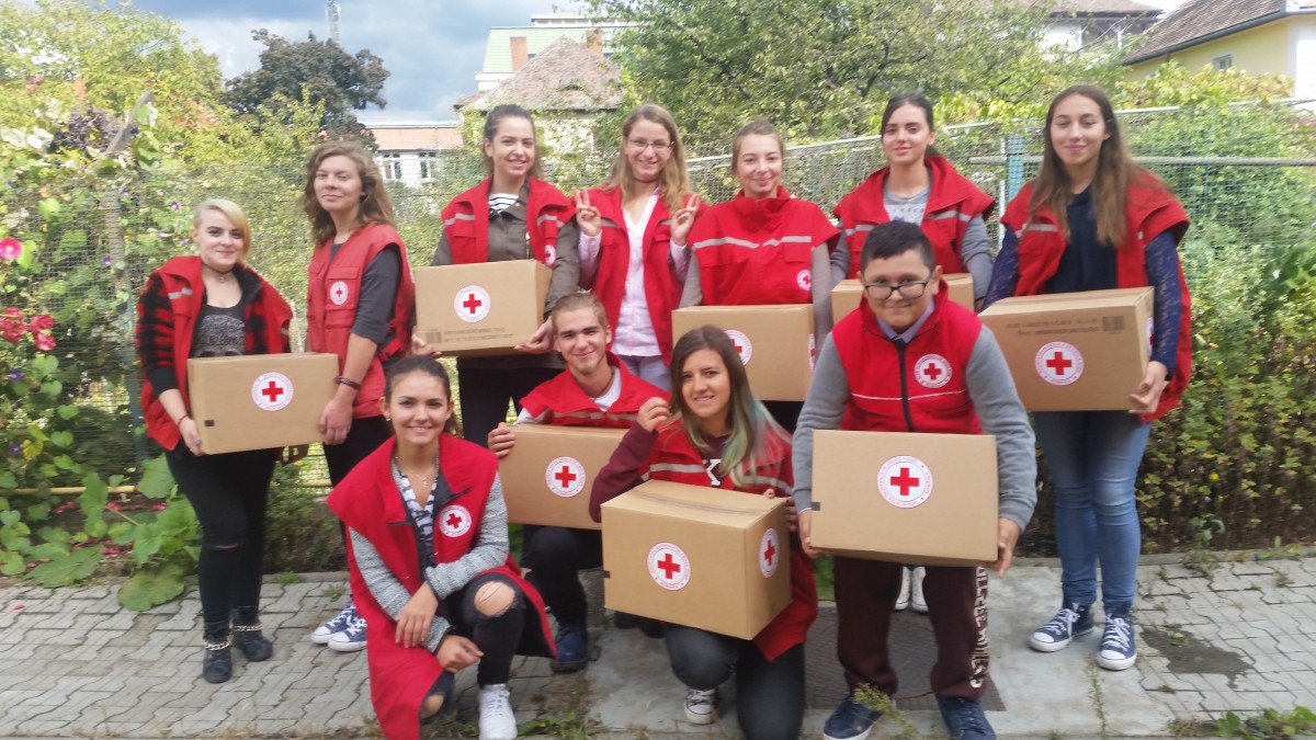 Crucea Roșie Sibiu „îndulcește” peste 1.000 de copii. Cu 800 de kg de ciocolată