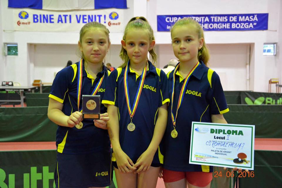 Fetițele de “aur” de la Romgaz: locul I la concursul de tenis de masă “Paleta de argint”