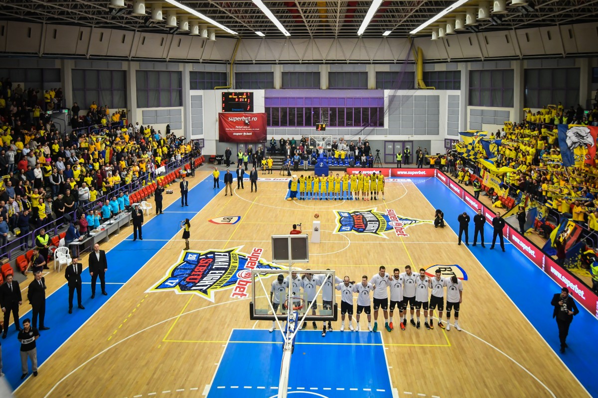 Video - sibienii și clujenii au cântat imnul la Sala Transilvania