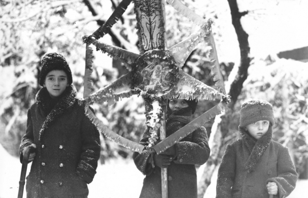 1948. Colindătorii sunt obligați să obțină autorizație de la organul local de poliție