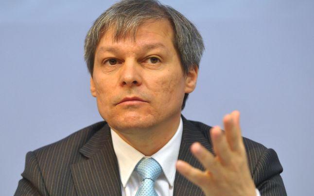 Premierul Cioloș, întâmpinat de protestatari la Iași