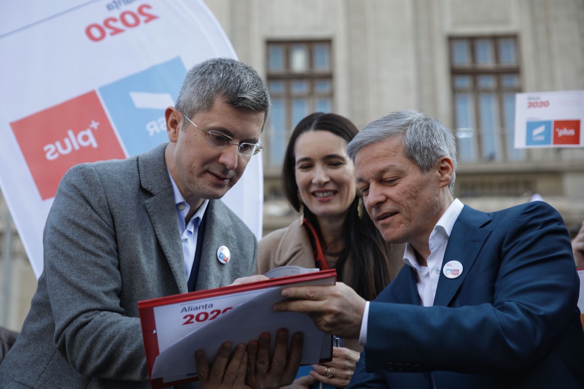 Barna și Cioloș vor strânge semnături în Sibiu pentru Alianța USR-PLUS