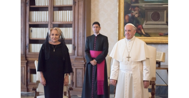 Viorica Dăncilă a vorbit româno-engleza cu Papa Francisc. Iohannis: nu a înțeles doamna despre ce s-a vorbit acolo