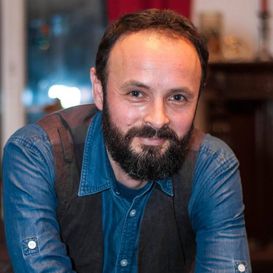 Găinaț „personalizat” în Piața Habermann. „Au început o vânătoare de figurine”