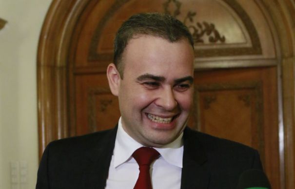 Consilierul de stat Darius Vâlcov anunță amnistia fiscală pentru toți românii. Mai puțin președintele Iohannis