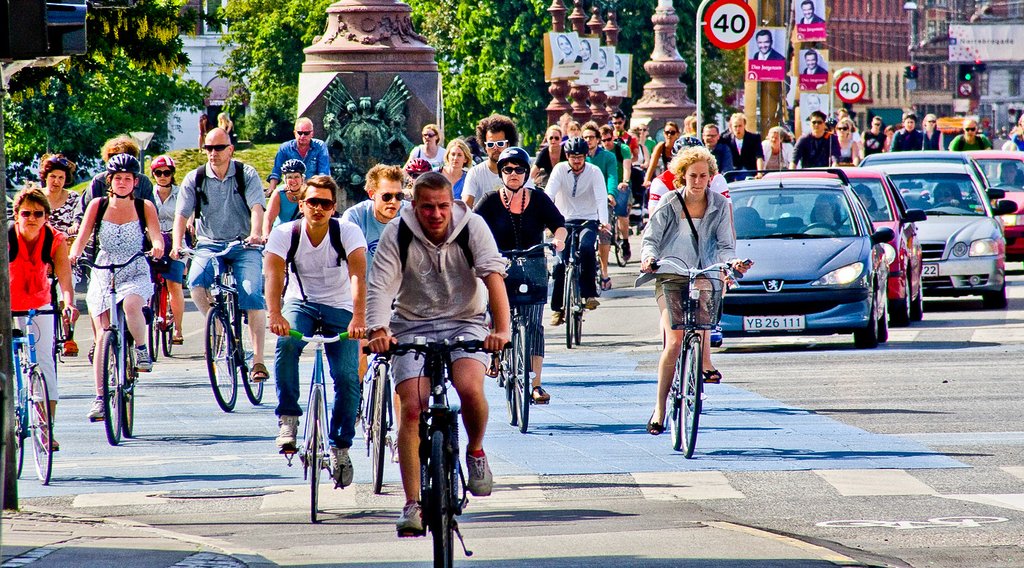Danemarca vrea să interzică vânzările de autoturisme pe benzină şi motorină din 2030