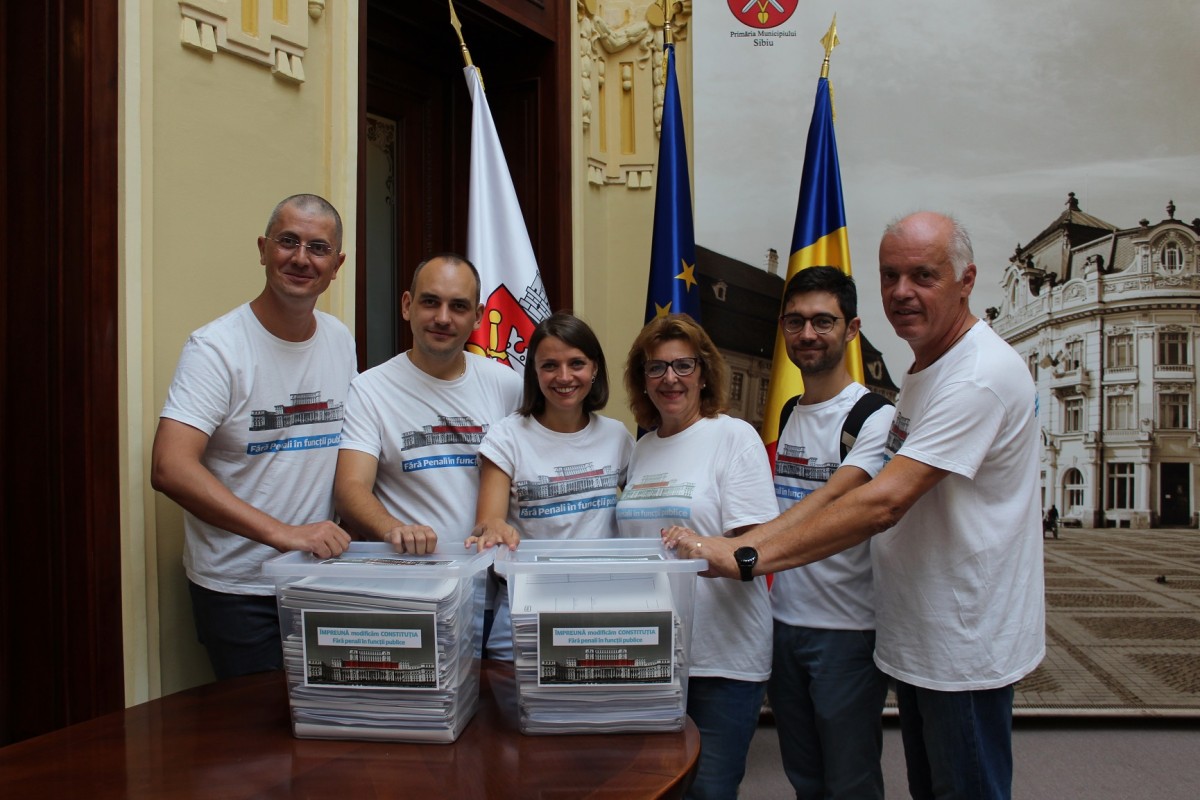 USR Sibiu a depus semnăturile #FărăPenali. ”Se poate lucra și eficient cu primăriile”