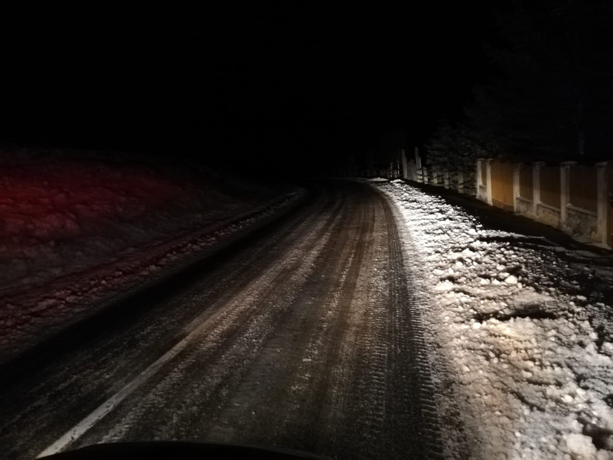Actualizare. IPJ Sibiu: Folosiți anvelopele de iarnă dacă mergeți spre Păltiniș