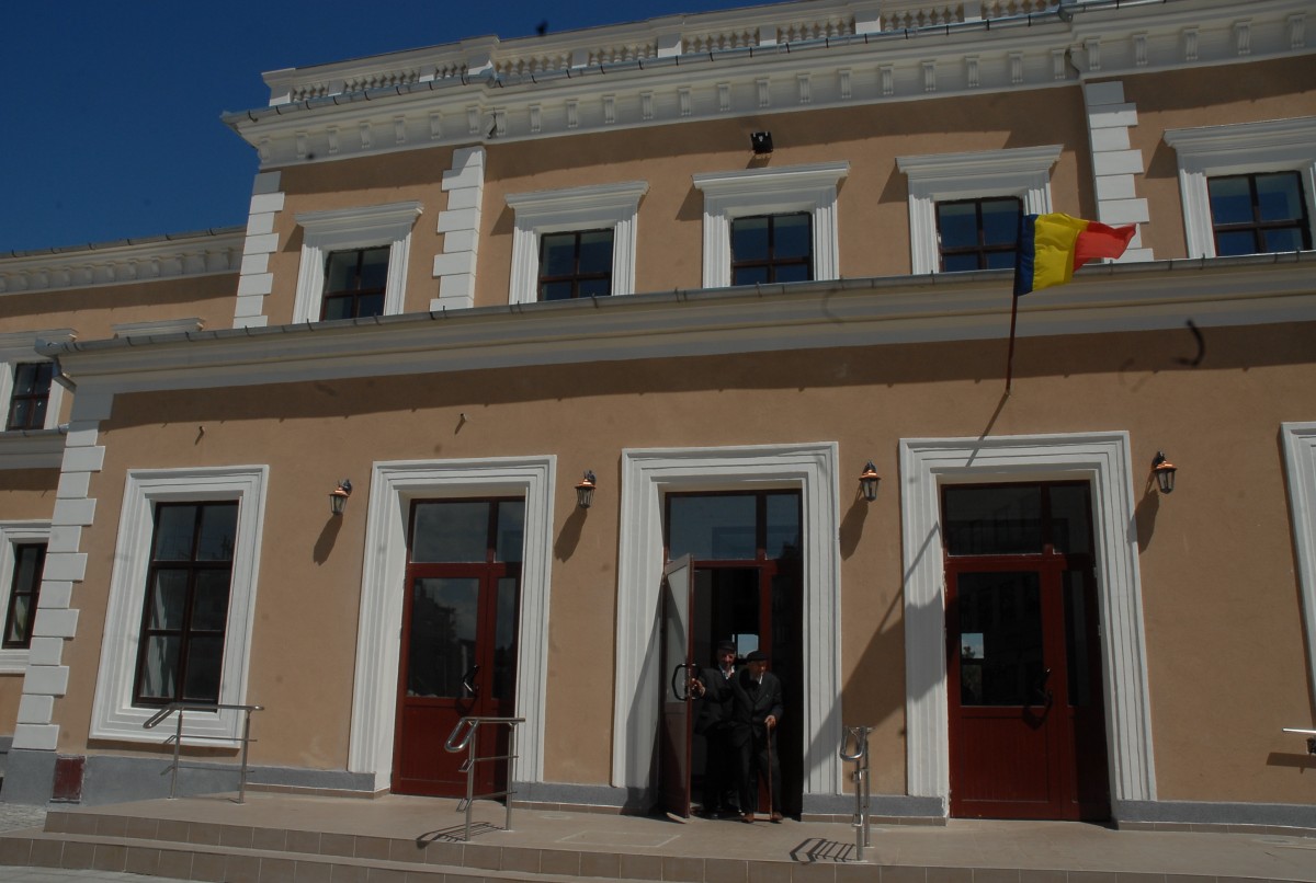 Tâlhărie în zona Gării. Tânăr lovit și lăsat fără telefon