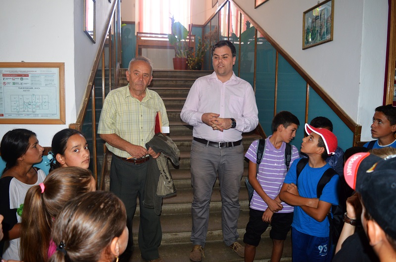 Istoricii sibieni învață copiii din mediul rural despre cultura locurilor natale 