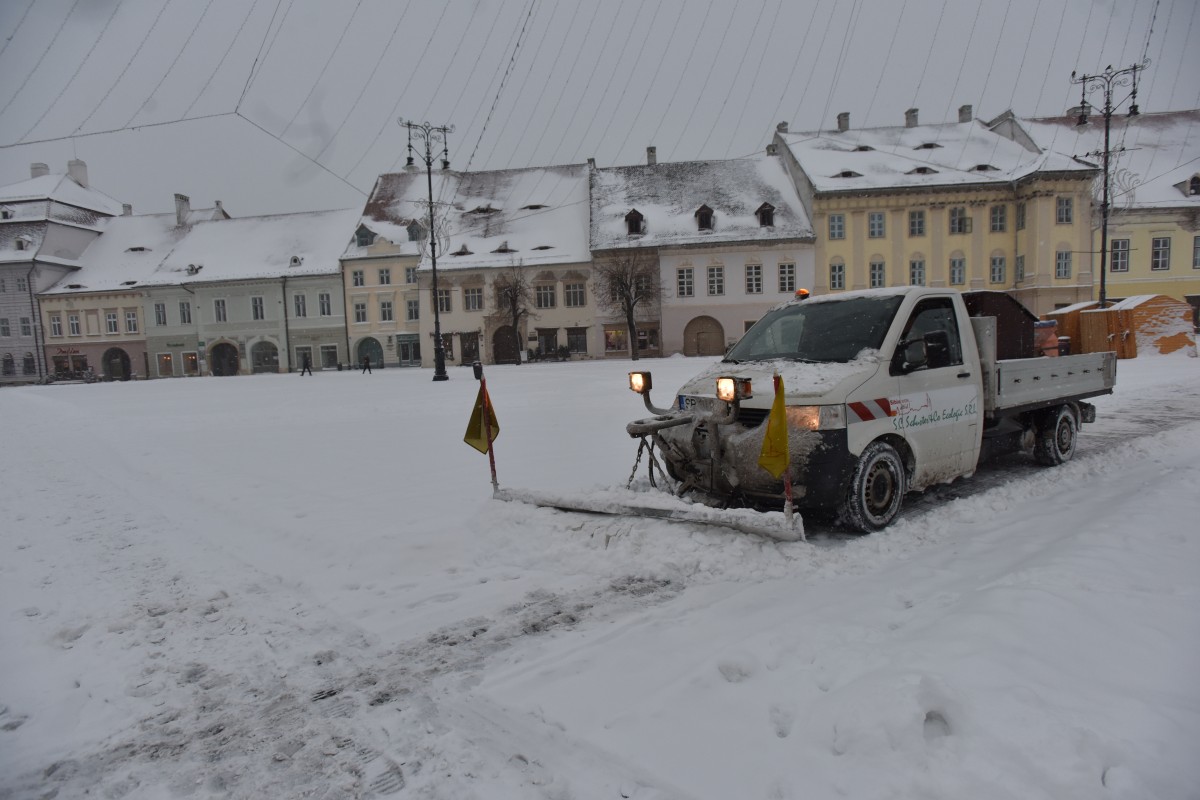 Primăria Sibiu: în oraș au fost împrăștiate aproximativ 1.200 tone de material antiderapant