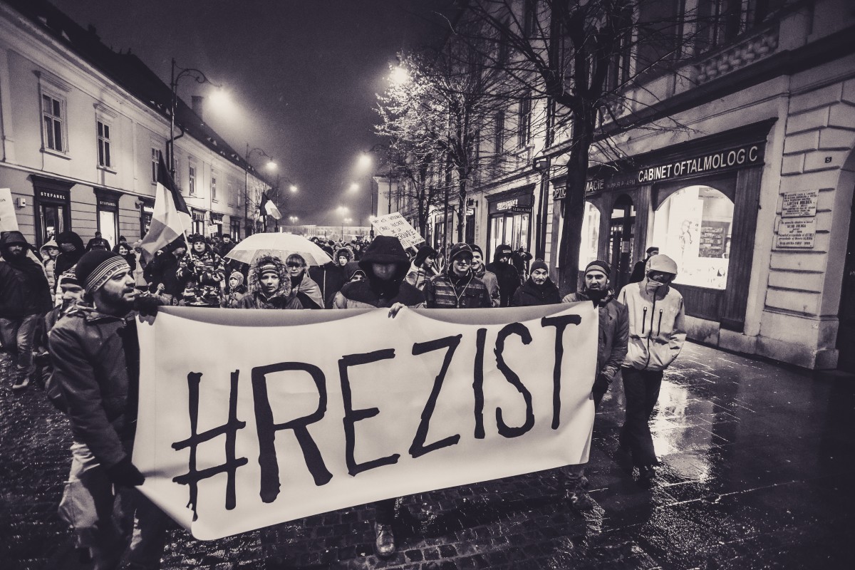 Protest #REZIST, duminică, în Piața Mare