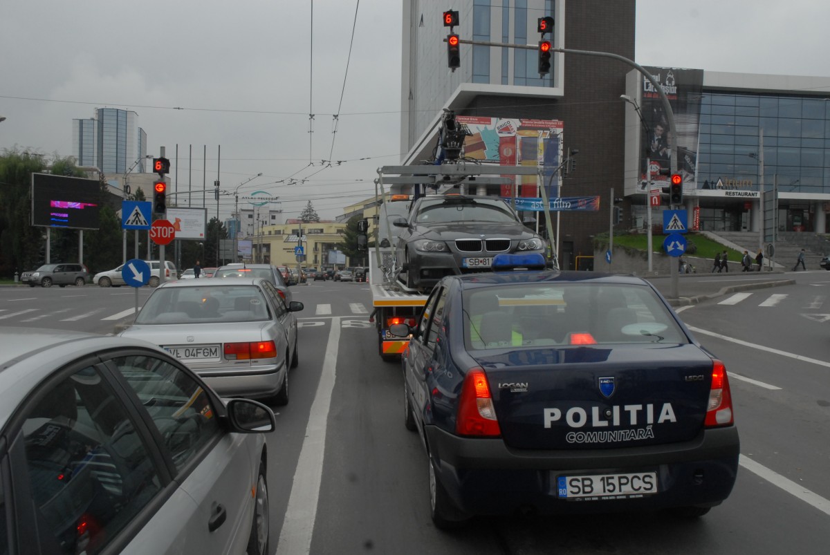 Fără glume: de sâmbătă, 1 aprilie, începe ridicarea mașinilor parcate neregulamentar în Sibiu