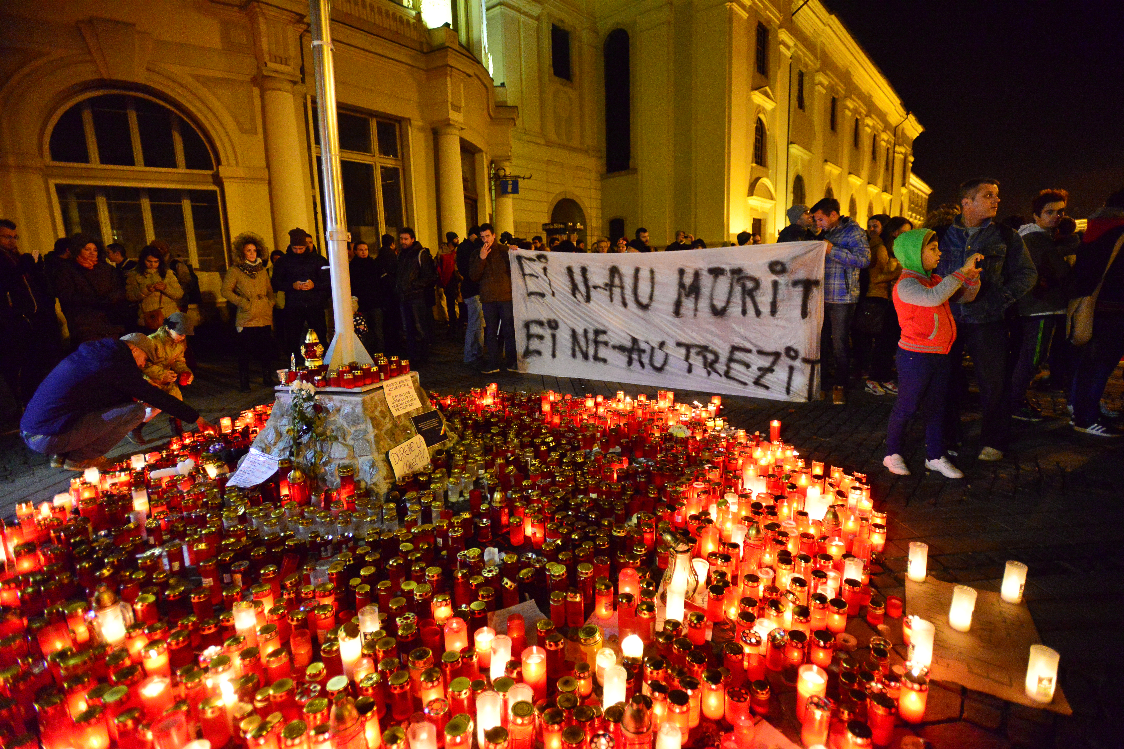 Ministerul Sănătății: 40 de răniți în #Colectiv mai sunt internați în spitalele bucureștene; zece - în stare critică și gravă