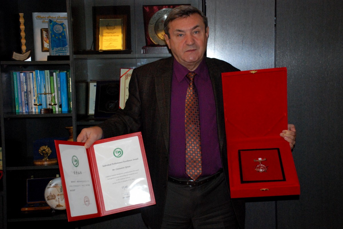 Guvernul Chinei l-a premiat pe Constantin Oprean, președintele Senatului ULBS