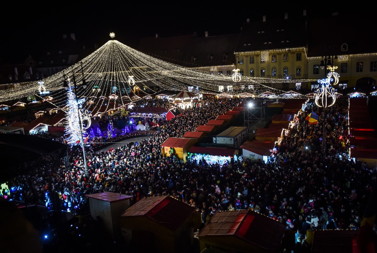 90 de minute de colinde la Târgul de Crăciun din Piața Mare (CP)