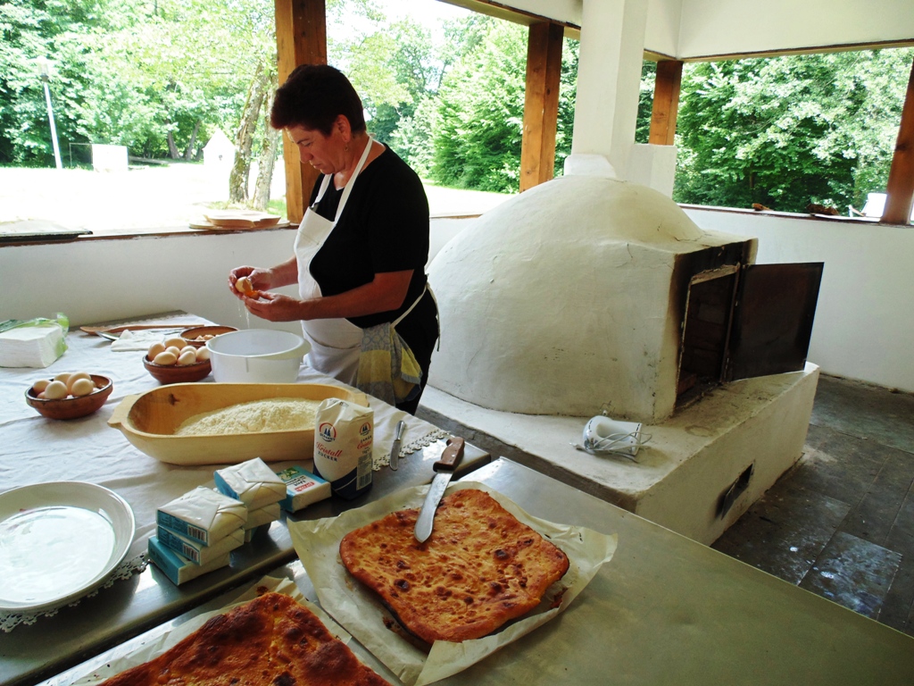 Ateliere de gastronomie , pictură pe lemn și broderie săsească, la Muzeul Astra