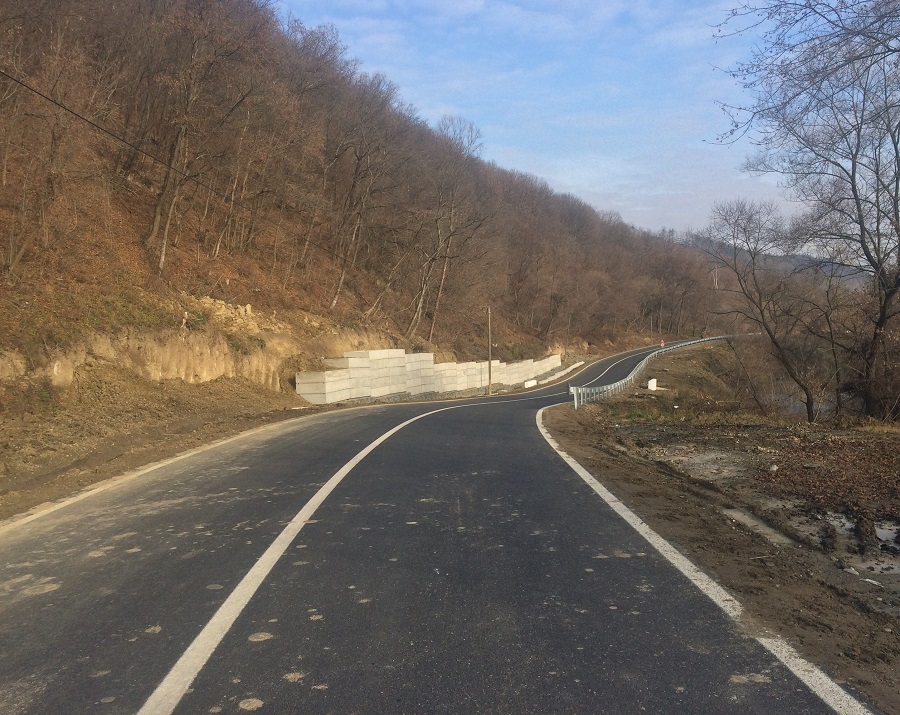 Ultimul drum UE: zona Dumbrăveniului are un drum nou