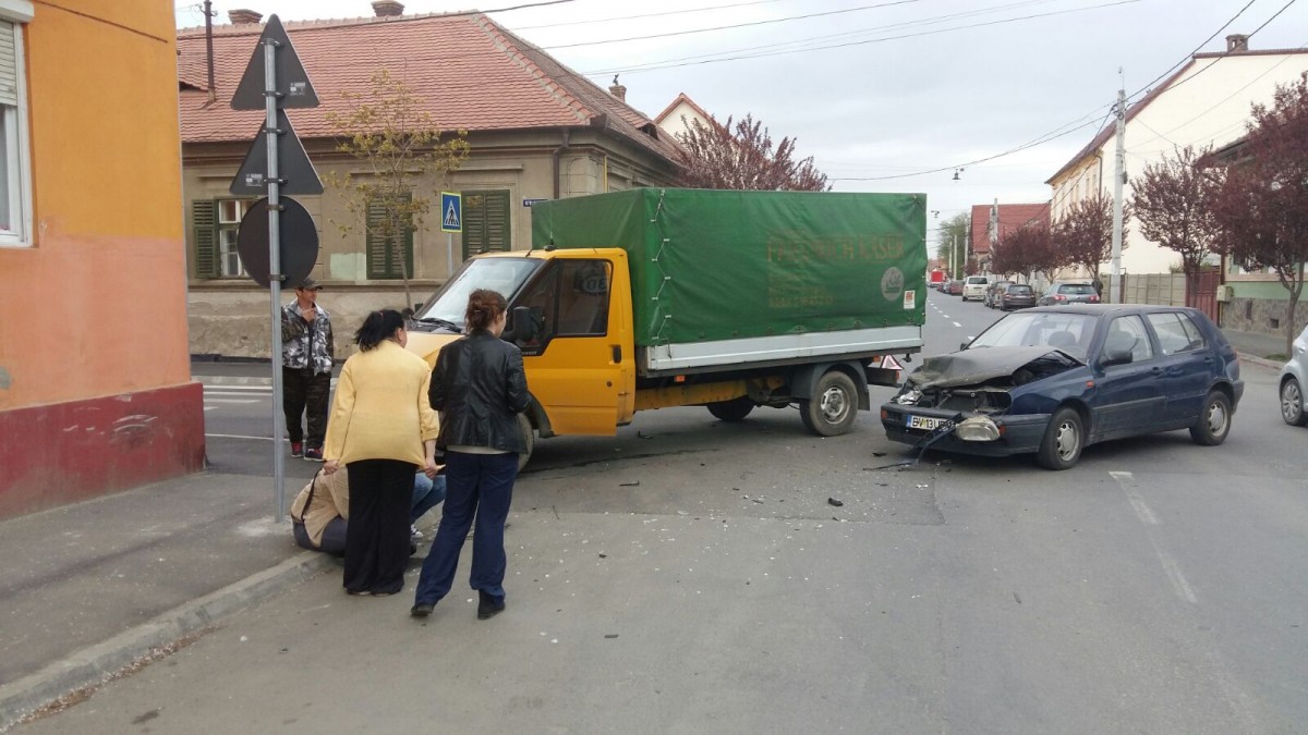 Intersecția cu tamponări. ”Blochez strada în semn de protest, să-mi facă dosar penal”