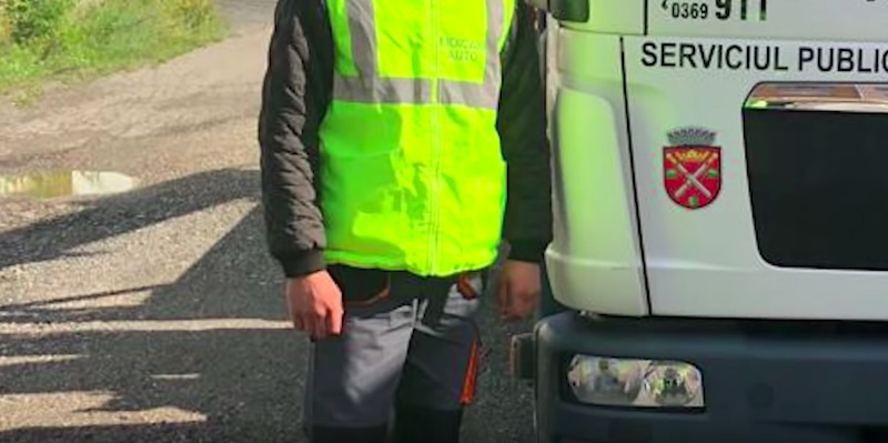 Angajații Poliției Locale se plâng că trebuie să folosească vara echipamentul de iarnă