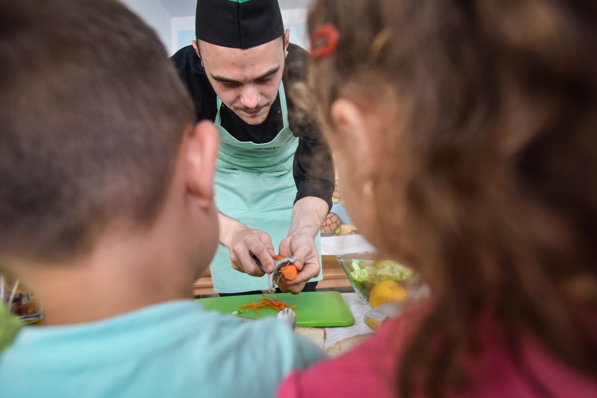 ”Grădina din Grădiniță” Lecție cu Chef Dani despre mâncarea sănătoasă