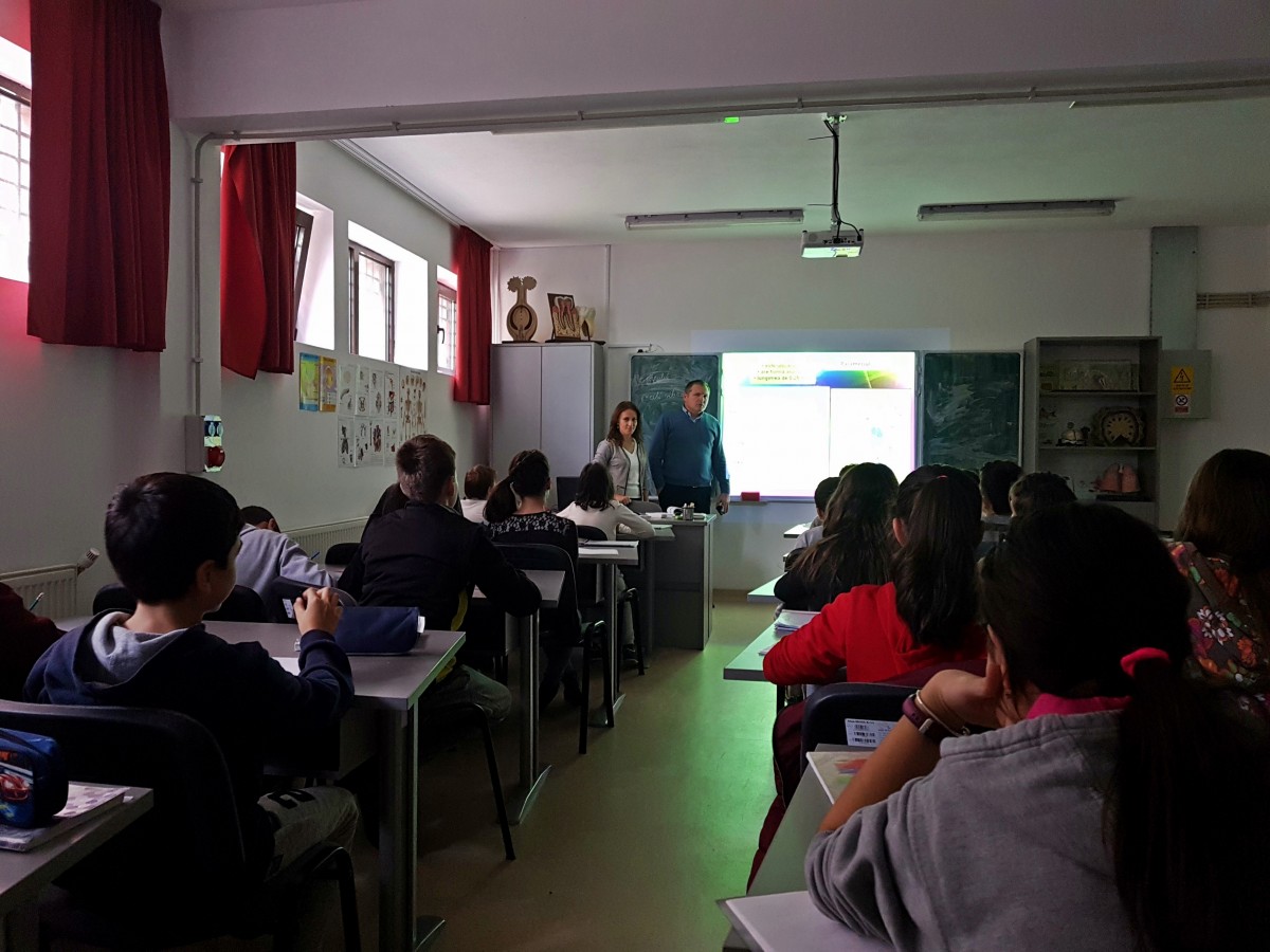 Protecția datelor și combaterea știrilor false în școlile din Sibiu: „Informațiile vin tăvălug peste elevi și trebuie să știe cum să le selecteze”