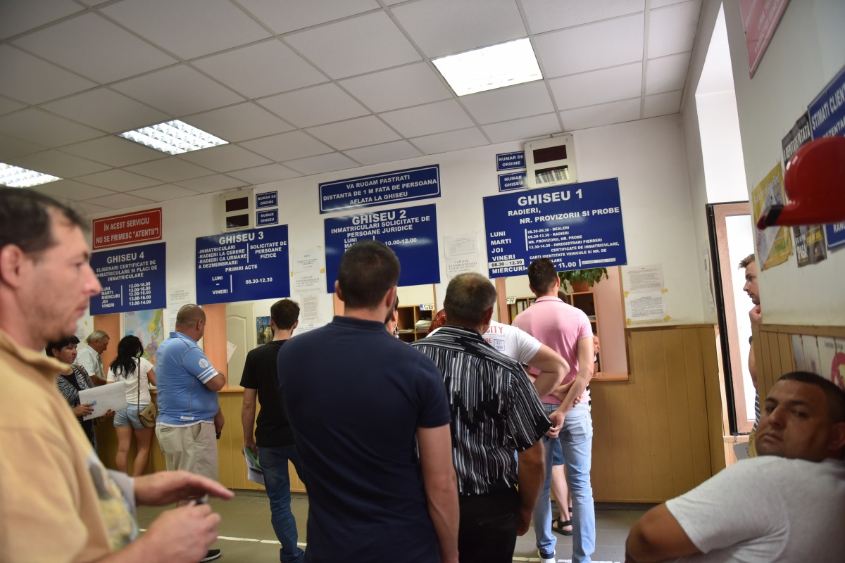 Instituțiile publice care încasează impozite, taxe, amenzi, obligate să accepte și plata cu cardul