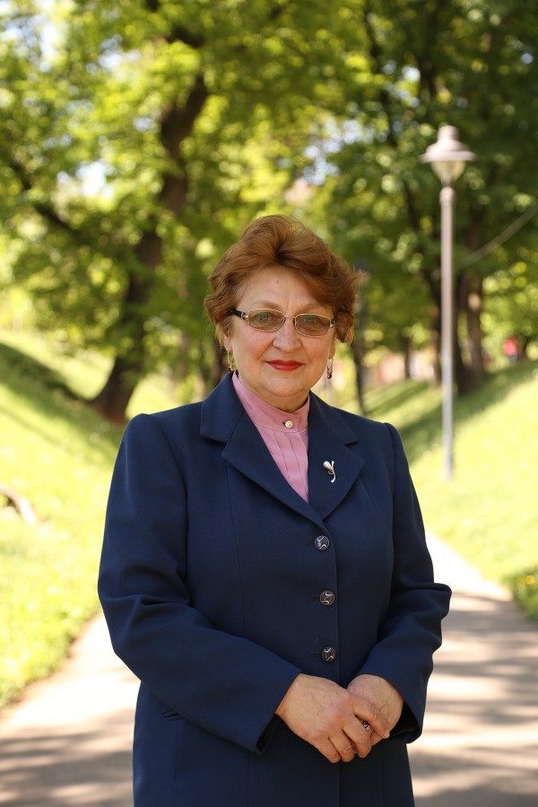 Pensionată cu de-a sila. O profesoară spune că nu e lăsată să muncească