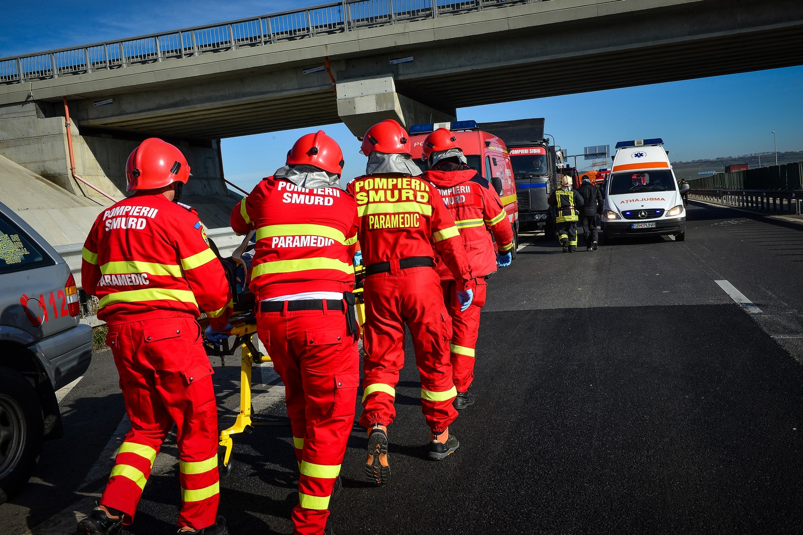 Salvatori din pasiune. 18 voluntari s-au alăturat pompierilor sibieni în misiuni