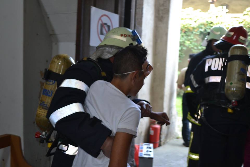 Voluntar la ISU, de la 16 ani