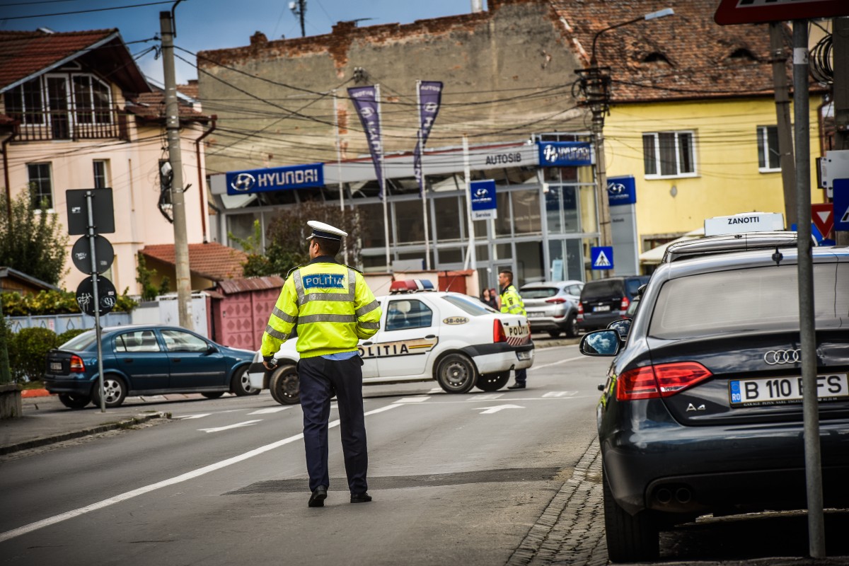O întâlnire între doi șoferi băuți s-a încheiat cu mașini avariate