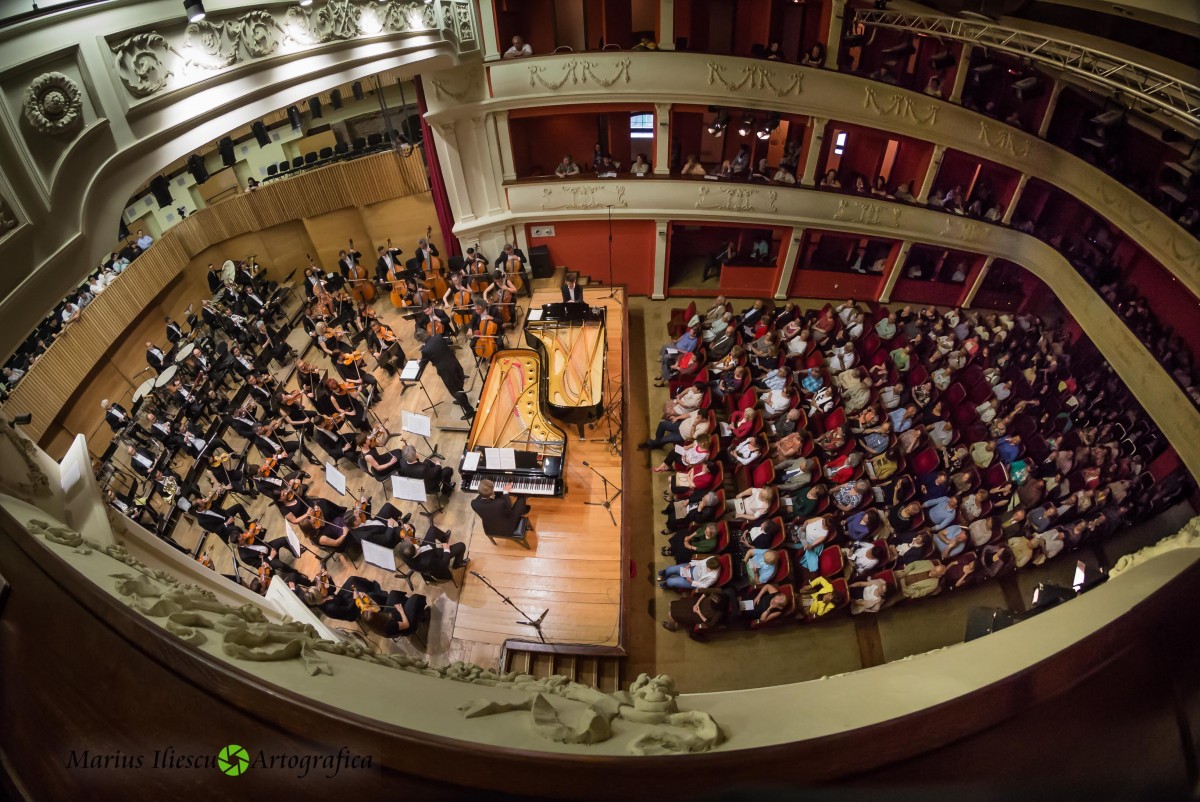 Muzica simfonică se intersectează cu fotbalul, la Sala Thalia