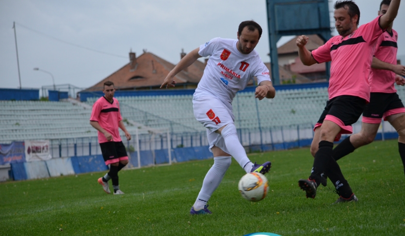 FC Hermannstadt începe pe teren propriu “dubla” pentru promovarea în Liga a III-a. La pauza meciului, concurs pentru suporteri