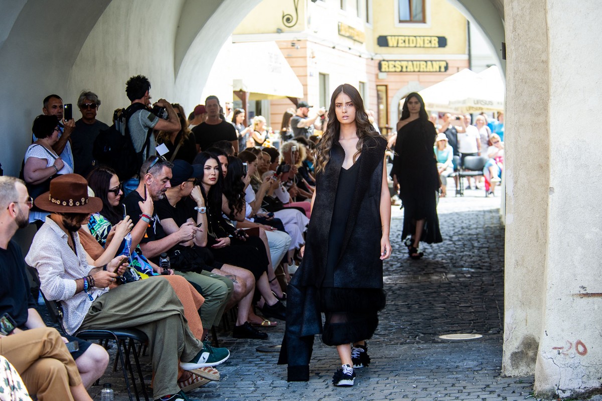 Feeric Fashion Week reduce poluarea: „Moda e pe locul doi între cele mai poluatoare industrii”