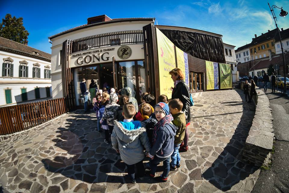 „Romeo și Julieta” în variantă boliviană și poezii vizuale, la Festivalul Tânăr de la Sibiu