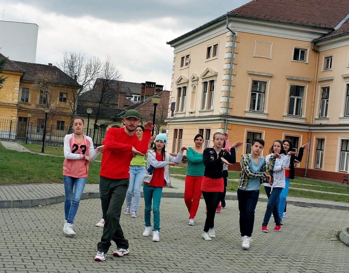 Sibiul a participat la primul flashmob internațional de dans indian