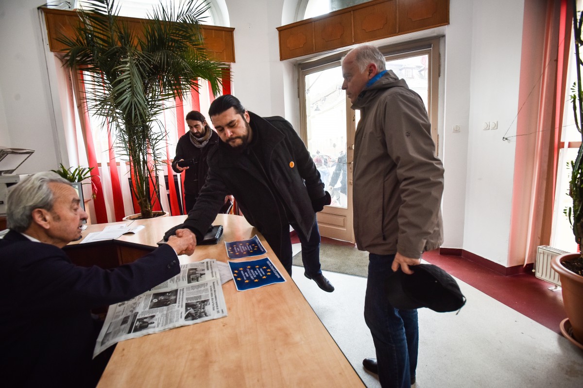 #vavedem din Sibiu, ziua a 11-a. În sediul PSD au fost lăsate mesaje despre valorile UE | Video și foto