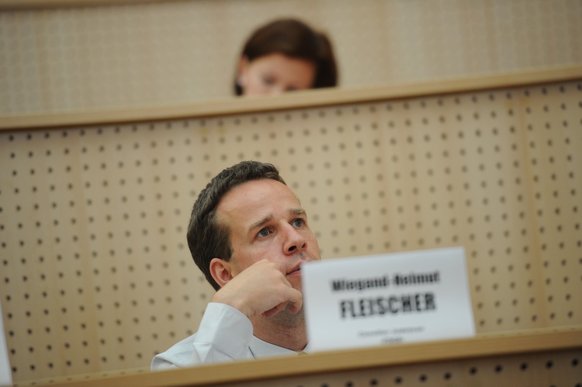 VIDEO Vicepreședintele demisionar al CJ Sibiu a izbucnit în lacrimi vorbind despre foștii săi colegi