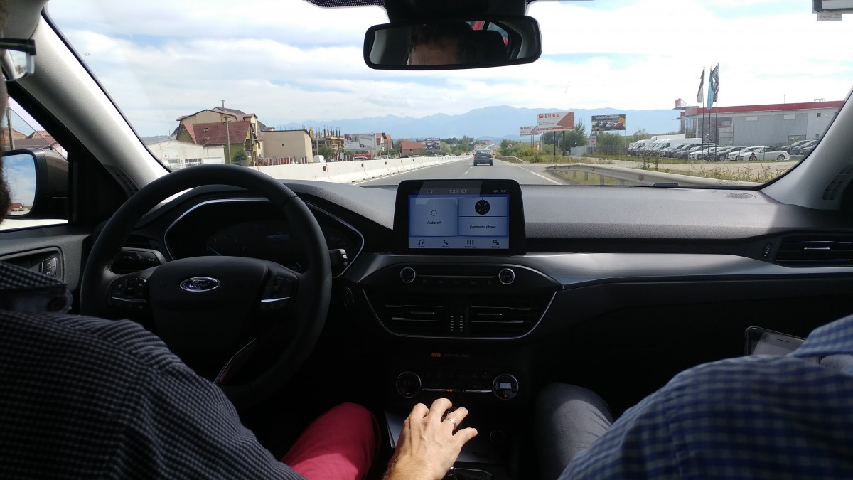 Un bărbat din Gura Râului și-a lăsat fiul minor să conducă. Până i-a prins polița și i-a umplut de dosare penale