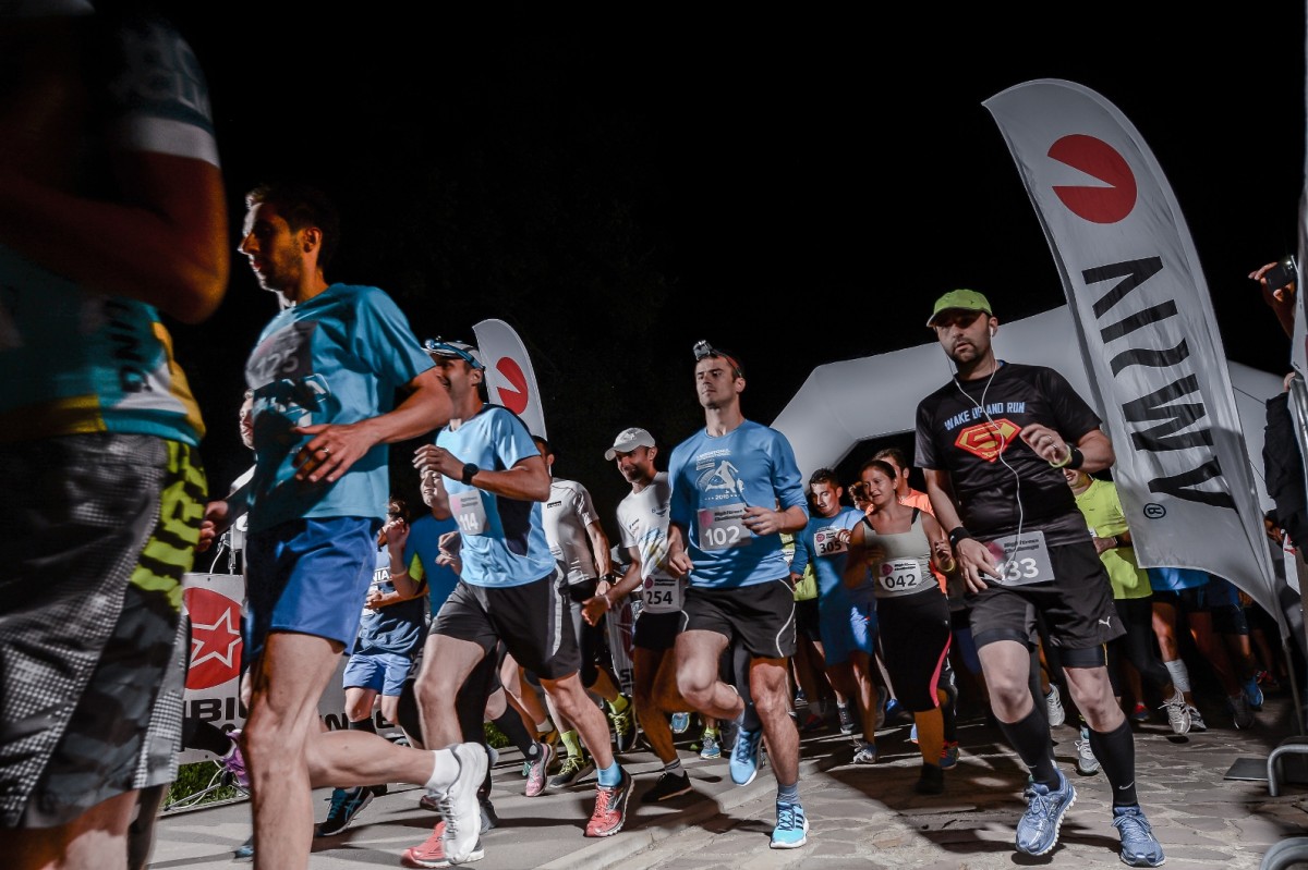 700 de alergători se aliniază în această seară la startul Night Cross Challenge