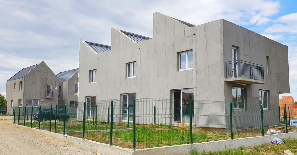 FOTO – Primele case din 3plex Residence, aproape finalizate. Prețuri accesibile (P)